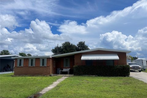 Casa en Port Charlotte, Florida 3 dormitorios, 109.81 m2 № 2380681