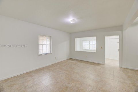 Villa ou maison à vendre à North Miami Beach, Floride: 3 chambres, 116.5 m2 № 1989974 - photo 13