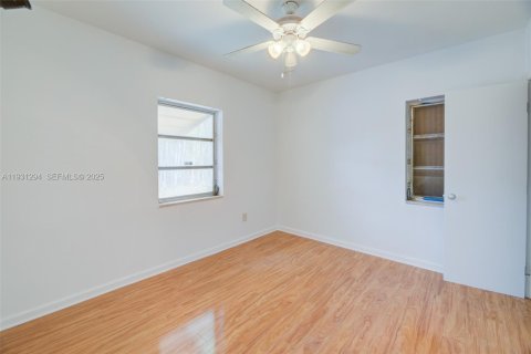 Villa ou maison à vendre à North Miami Beach, Floride: 3 chambres, 116.5 m2 № 1989974 - photo 25