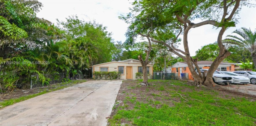 Villa ou maison à North Miami Beach, Floride 3 chambres, 116.5 m2 № 1989974