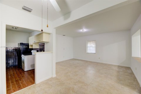 Villa ou maison à vendre à North Miami Beach, Floride: 3 chambres, 116.5 m2 № 1989974 - photo 10