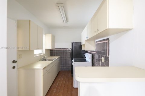 Villa ou maison à vendre à North Miami Beach, Floride: 3 chambres, 116.5 m2 № 1989974 - photo 18