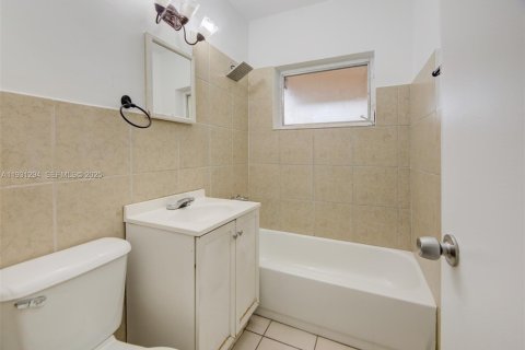 Villa ou maison à vendre à North Miami Beach, Floride: 3 chambres, 116.5 m2 № 1989974 - photo 30