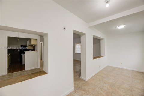 Villa ou maison à vendre à North Miami Beach, Floride: 3 chambres, 116.5 m2 № 1989974 - photo 23