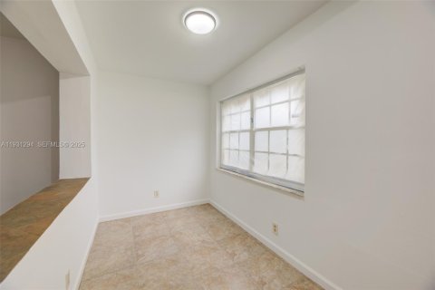 Villa ou maison à vendre à North Miami Beach, Floride: 3 chambres, 116.5 m2 № 1989974 - photo 24