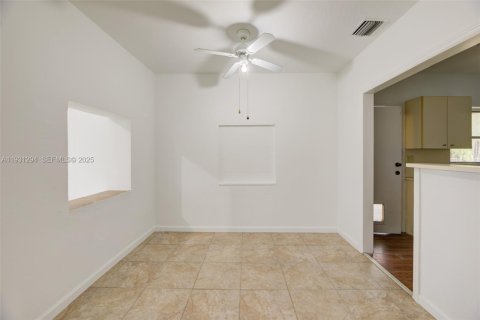 Villa ou maison à vendre à North Miami Beach, Floride: 3 chambres, 116.5 m2 № 1989974 - photo 17