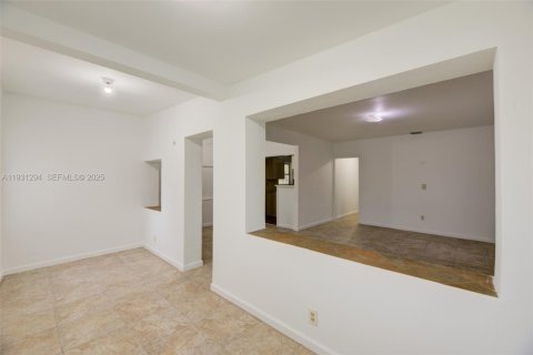 Villa ou maison à vendre à North Miami Beach, Floride: 3 chambres, 116.5 m2 № 1989974 - photo 22