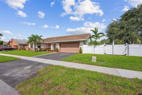 Villa ou maison à vendre à Miramar, Floride: 4 chambres, 204.11 m2 № 1955560 - photo 3