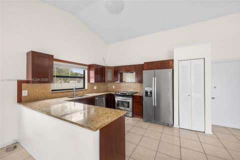 Villa ou maison à vendre à Miramar, Floride: 4 chambres, 204.11 m2 № 1955560 - photo 8