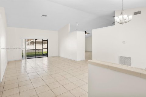 Villa ou maison à vendre à Miramar, Floride: 4 chambres, 204.11 m2 № 1955560 - photo 13