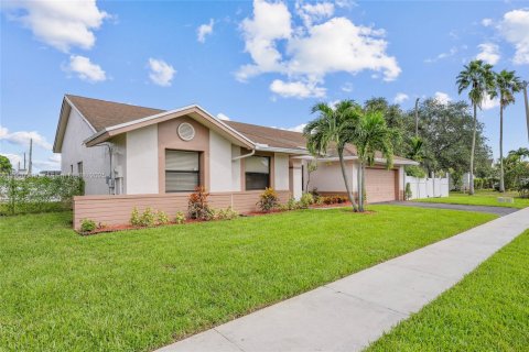 Villa ou maison à vendre à Miramar, Floride: 4 chambres, 204.11 m2 № 1955560 - photo 2