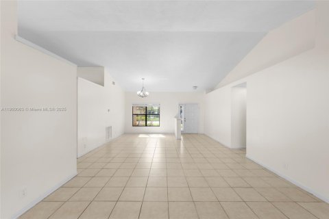 Villa ou maison à vendre à Miramar, Floride: 4 chambres, 204.11 m2 № 1955560 - photo 18