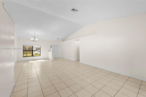 Villa ou maison à vendre à Miramar, Floride: 4 chambres, 204.11 m2 № 1955560 - photo 17