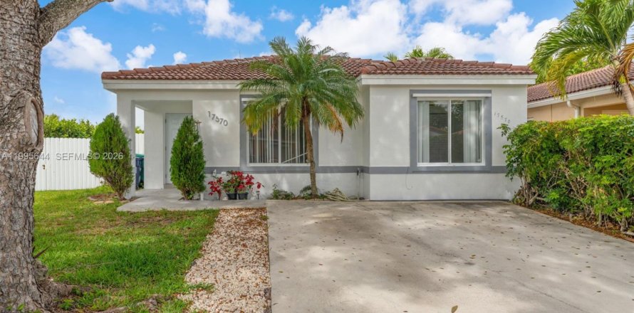 Дом в Майами, Флорида 3 спальни, 106.28м2 № 2063205