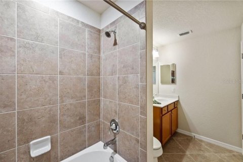 Condo in Naples, Florida, 2 bedrooms  № 1347332 - photo 28