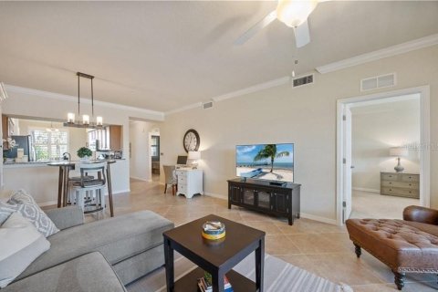 Condo in Naples, Florida, 2 bedrooms  № 1347332 - photo 4