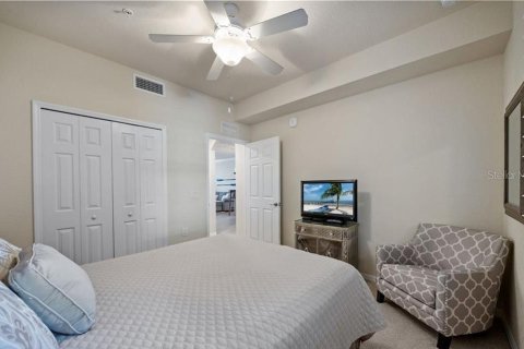Condo in Naples, Florida, 2 bedrooms  № 1347332 - photo 25