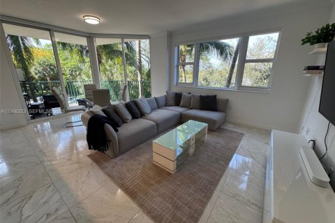 Condo in Aventura, Florida, 2 bedrooms  № 2041929 - photo 16