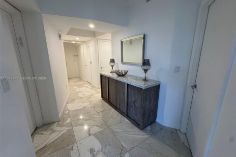 Condo in Aventura, Florida, 2 bedrooms  № 2041929 - photo 12