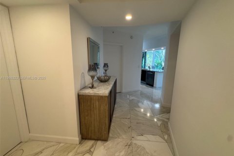 Condo in Aventura, Florida, 2 bedrooms  № 2041929 - photo 11