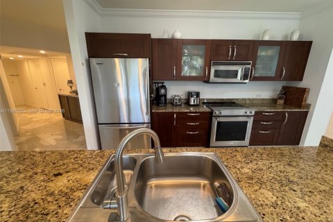 Condo in Aventura, Florida, 2 bedrooms  № 2041929 - photo 5