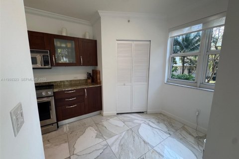 Condo in Aventura, Florida, 2 bedrooms  № 2041929 - photo 6
