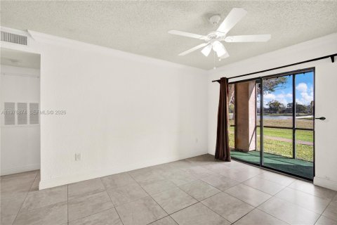 Купить кондоминиум в Майами, Флорида 1 спальня, 54.44м2, № 2041550 - фото 10