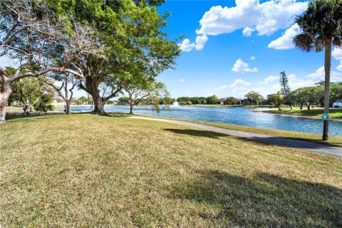 Купить кондоминиум в Майами, Флорида 1 спальня, 54.44м2, № 2041550 - фото 21