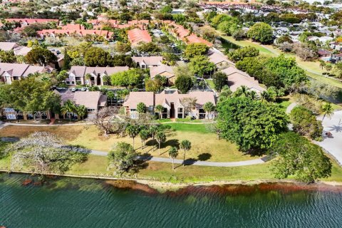 Купить кондоминиум в Майами, Флорида 1 спальня, 54.44м2, № 2041550 - фото 24