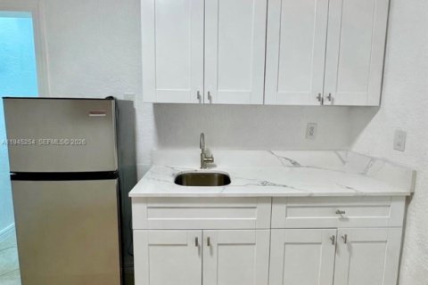 Apartment in Hialeah, Florida 1 bedroom, 183.48 sq.m. № 2002116