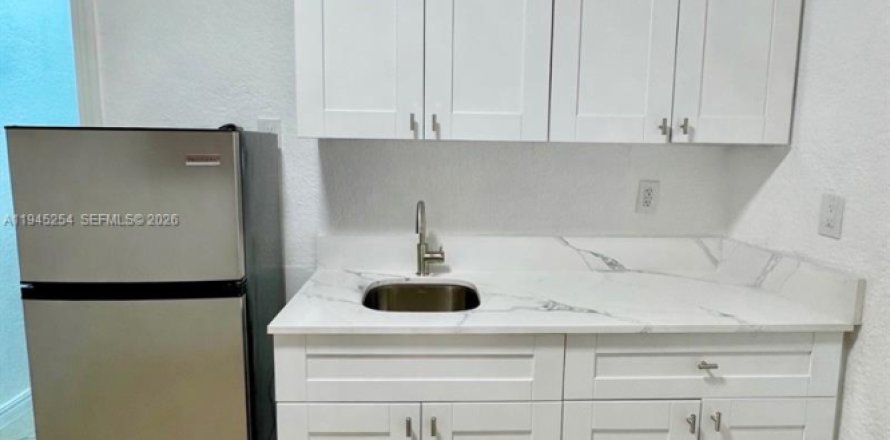 Apartment in Hialeah, Florida 1 bedroom, 183.48 sq.m. № 2002116