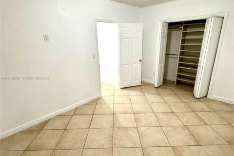 Apartment in Hialeah, Florida 1 bedroom, 183.48 sq.m. № 2002116 - photo 7