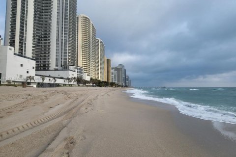 Copropriété à vendre à Sunny Isles Beach, Floride: 1 chambre, 70.79 m2 № 1969077 - photo 3