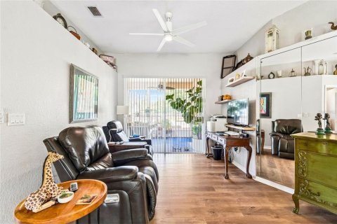 Villa ou maison à vendre à Odessa, Floride: 3 chambres, 240.52 m2 № 2149459 - photo 7