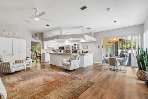 Villa ou maison à vendre à Odessa, Floride: 3 chambres, 240.52 m2 № 2149459 - photo 13