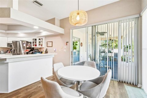Villa ou maison à vendre à Odessa, Floride: 3 chambres, 240.52 m2 № 2149459 - photo 9
