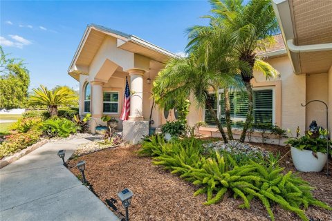 Villa ou maison à Odessa, Floride 3 chambres, 240.52 m2 № 2149459