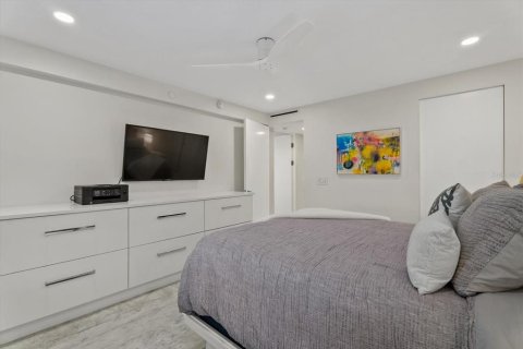Condo in Sarasota, Florida, 2 bedrooms № 2435065 - photo 27