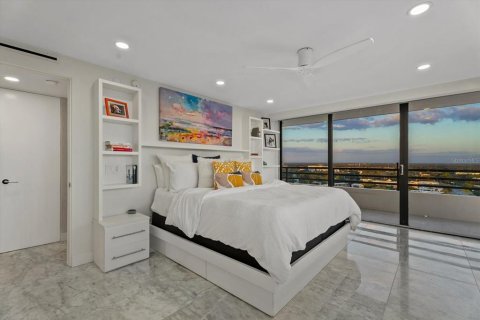 Condo in Sarasota, Florida, 2 bedrooms № 2435065 - photo 29
