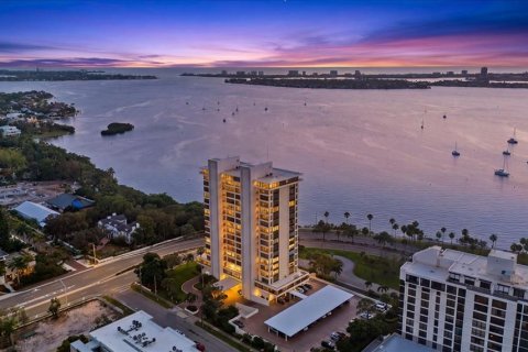 Condo in Sarasota, Florida, 2 bedrooms № 2435065 - photo 9