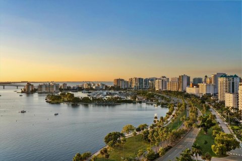 Condo in Sarasota, Florida, 2 bedrooms № 2435065 - photo 25