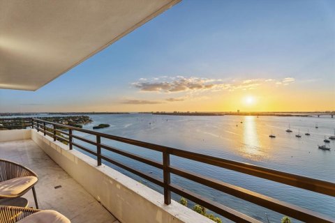Condo in Sarasota, Florida, 2 bedrooms № 2435065 - photo 3