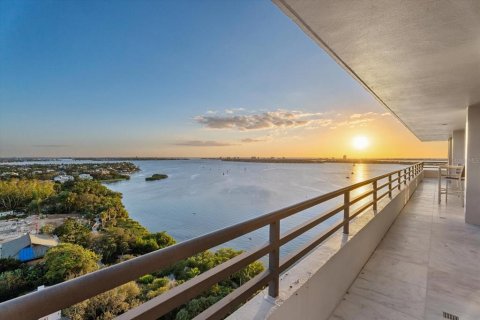 Condo in Sarasota, Florida, 2 bedrooms № 2435065 - photo 5