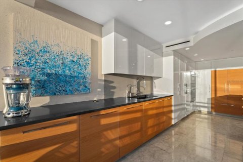 Condo in Sarasota, Florida, 2 bedrooms № 2435065 - photo 19