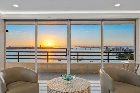 Condo in Sarasota, Florida, 2 bedrooms № 2435065 - photo 21
