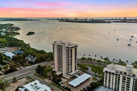 Condo in Sarasota, Florida, 2 bedrooms № 2435065 - photo 10
