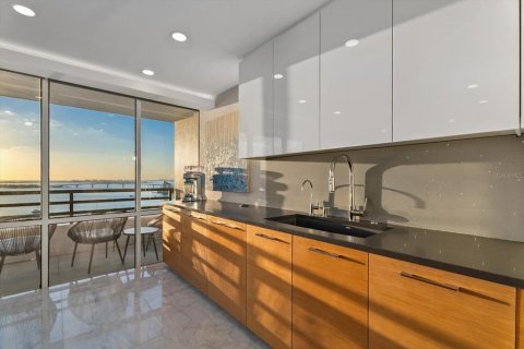 Condo in Sarasota, Florida, 2 bedrooms № 2435065 - photo 18