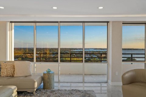 Condo in Sarasota, Florida, 2 bedrooms № 2435065 - photo 20