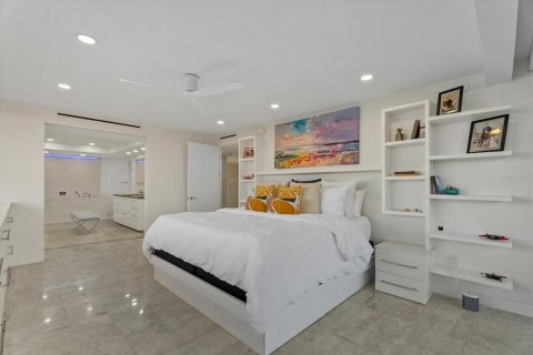 Condo in Sarasota, Florida, 2 bedrooms № 2435065 - photo 30
