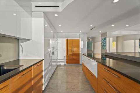 Condo in Sarasota, Florida, 2 bedrooms № 2435065 - photo 17